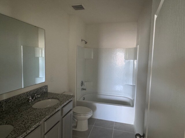 Building Photo - 2309 Hidden Palm Dr