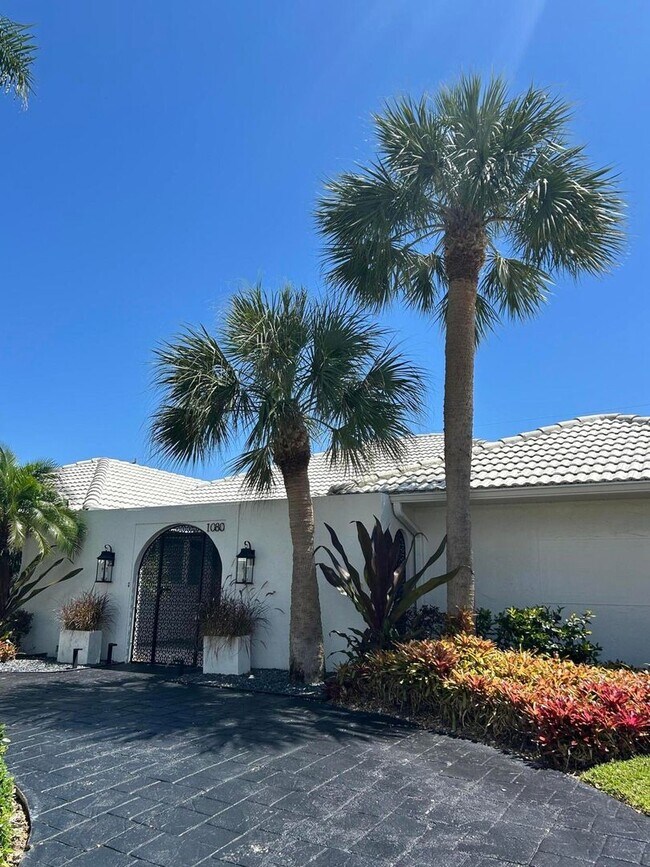 Building Photo - 1080 Walnut Terrace