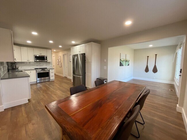 Building Photo - Lovely Ranch Home