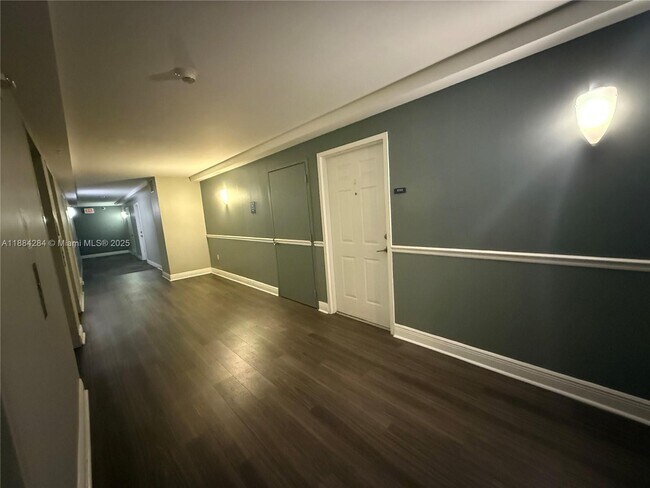 Building Photo - 3000 Coral Wy