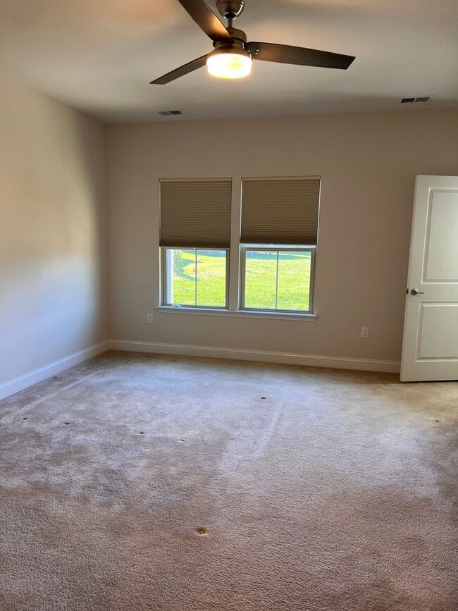 Building Photo - 818 Oval Park Ln