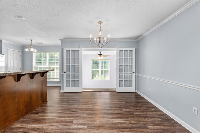 Building Photo - 570 Lory Ln