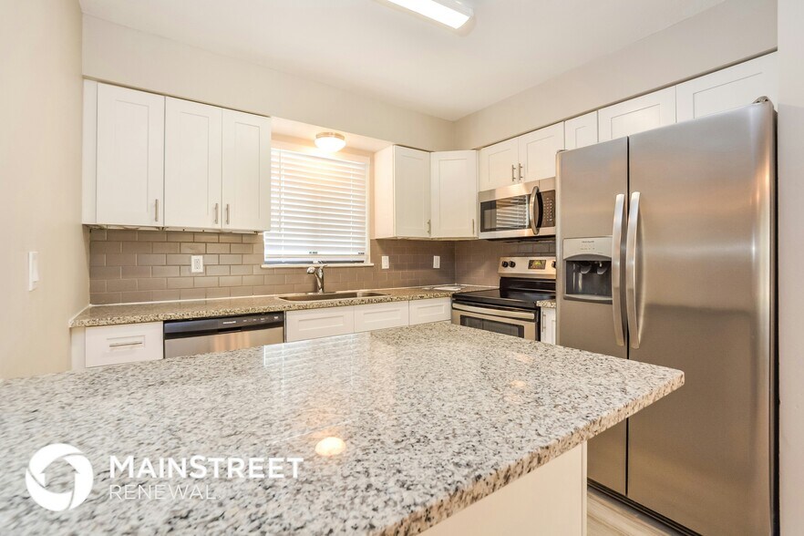 Building Photo - 2755 Candler Dr