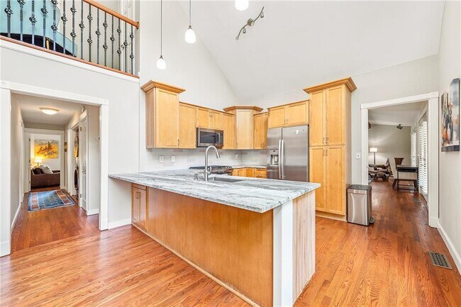 Primary Photo - 235 Hillside Dr NW