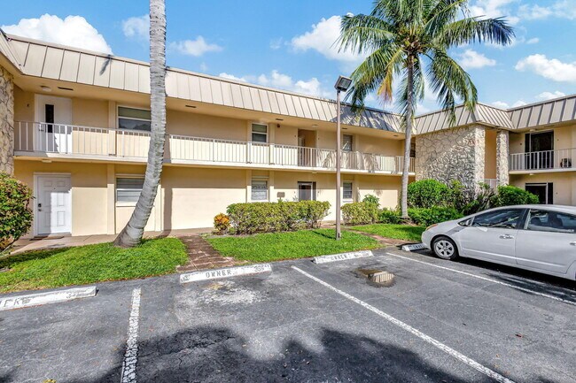 Building Photo - 10789 N Military Trl