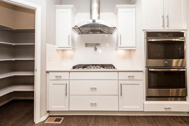 Building Photo - Beautiful Single-Family Home in a Great Location!