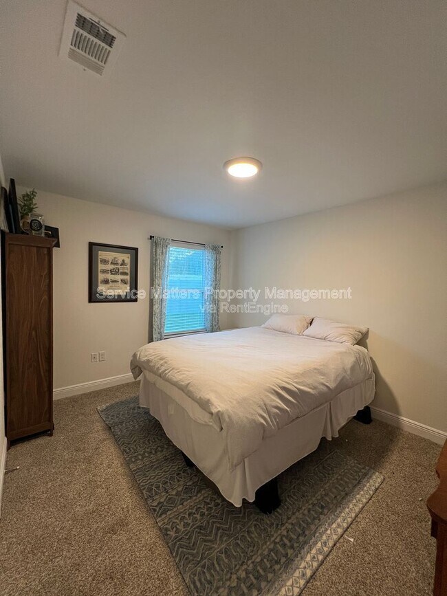 Building Photo - 4527 Plowman Ln