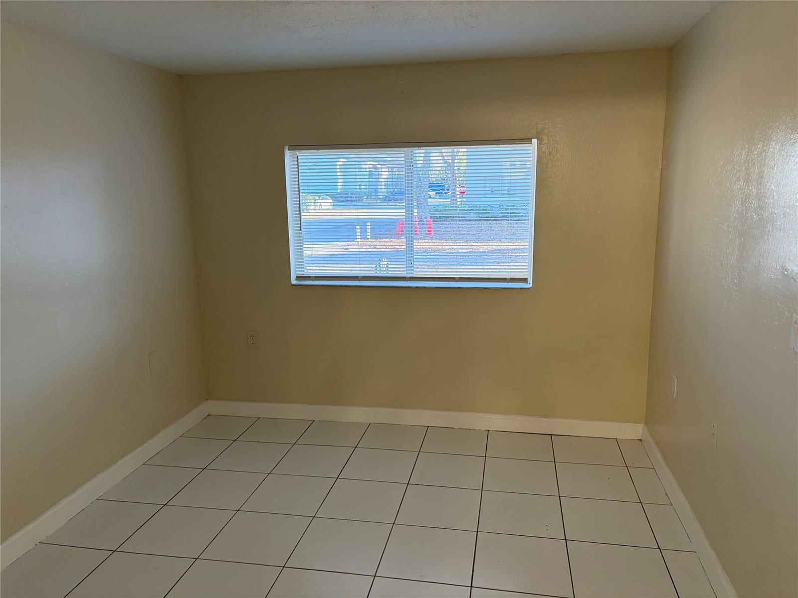 Building Photo - 1153 Lake Victoria Dr