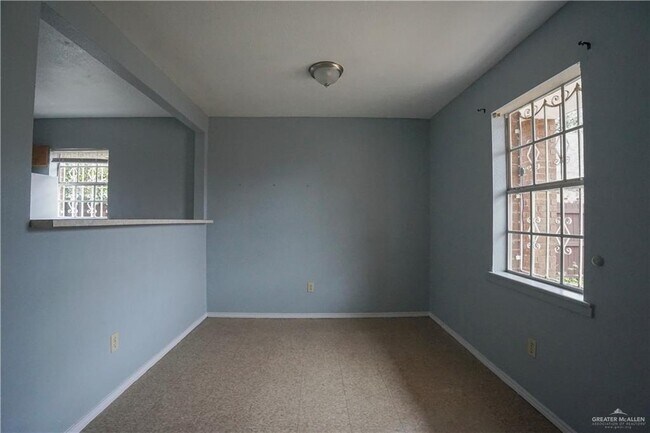 Building Photo - 10 Carlotta St