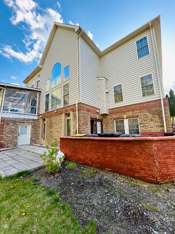 Building Photo - 15506 Symondsbury Way