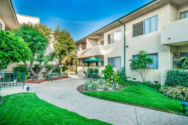 Building Photo - 5328 Newcastle Ave