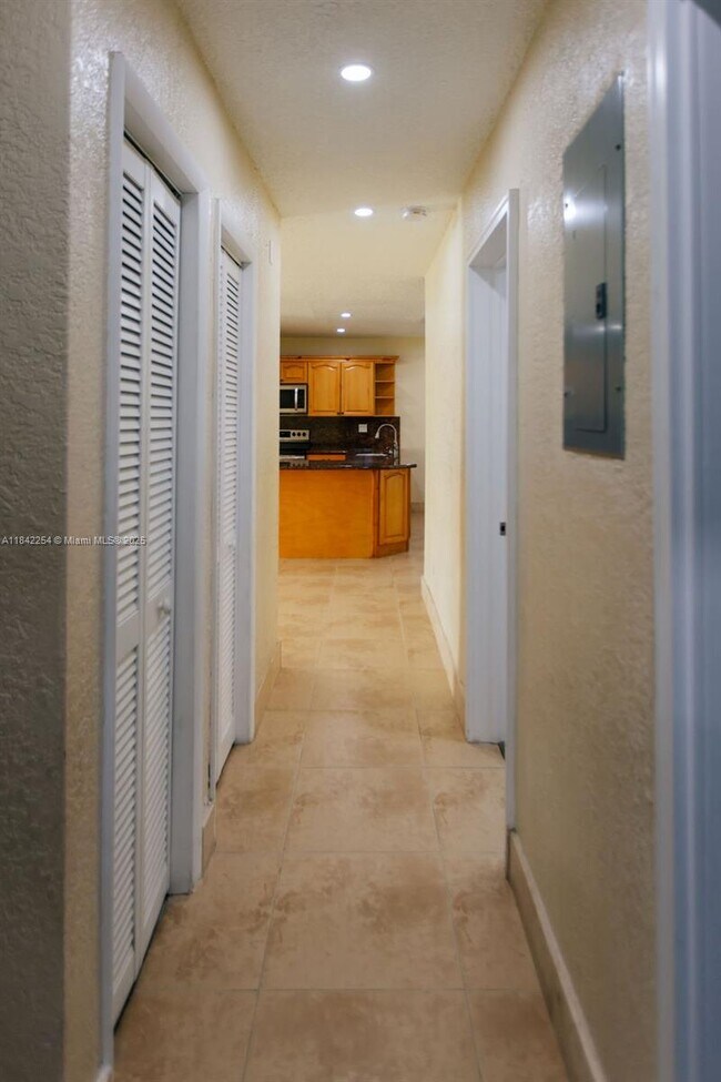 Building Photo - 8943 SW 25th St