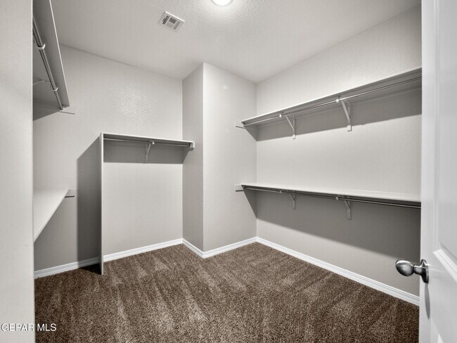 Building Photo - 5916 Hidden Acres Dr