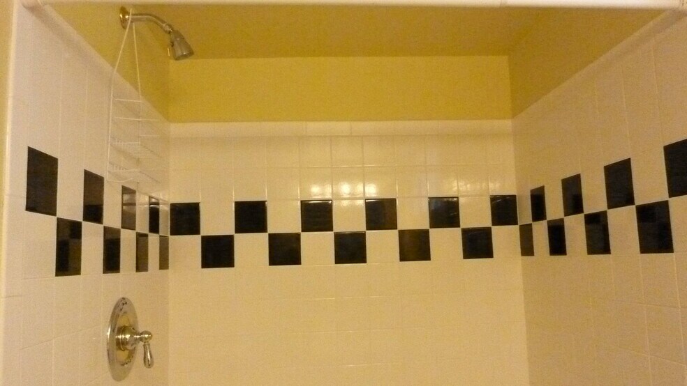 Building Photo - 719 E 35th Ave