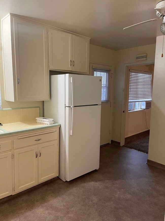 Building Photo - Charming 2-Bedroom Home