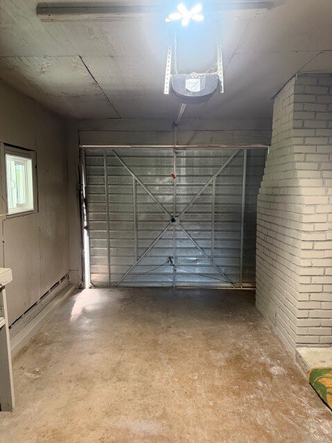 Building Photo - 10861 Live Oak Rd