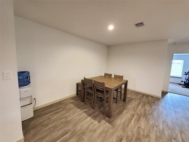 Building Photo - 6910 Dell Vista Drive