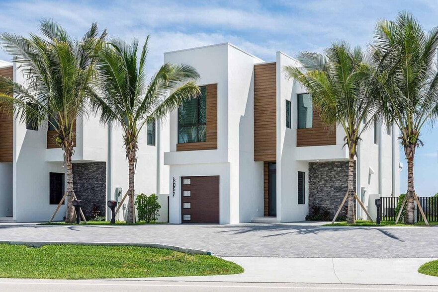 Building Photo - 3057 S Hwy A1A