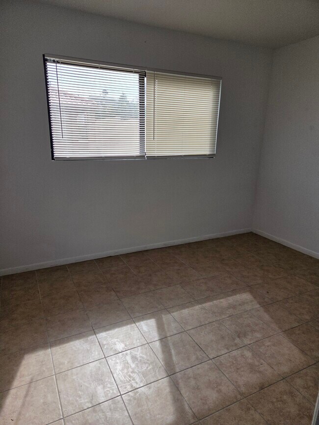 Building Photo - 1716 Sunrise Rd