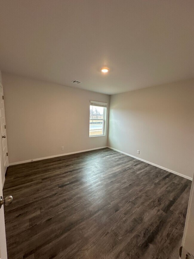 Building Photo - Now Pre-Leasing — Spacious 3 Bed, 2 Bath Home in Park Place!