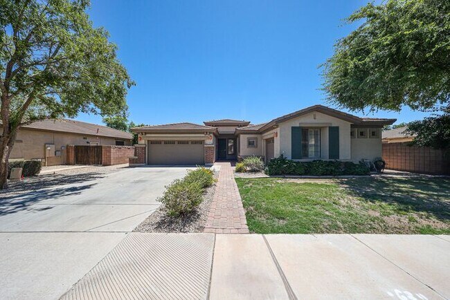 Building Photo - Welcome to this stunning 3-bedroom, 2-bath...