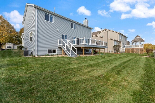 Building Photo - Incredibly beautiful 4 Bedroom 2.5 Bath Home