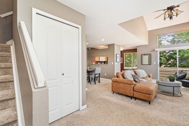 Building Photo - Spacious 2 Bedroom, 2 bathroom Condo.