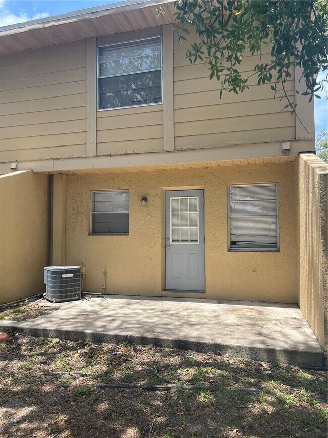 Building Photo - 2017 Oleander Blvd