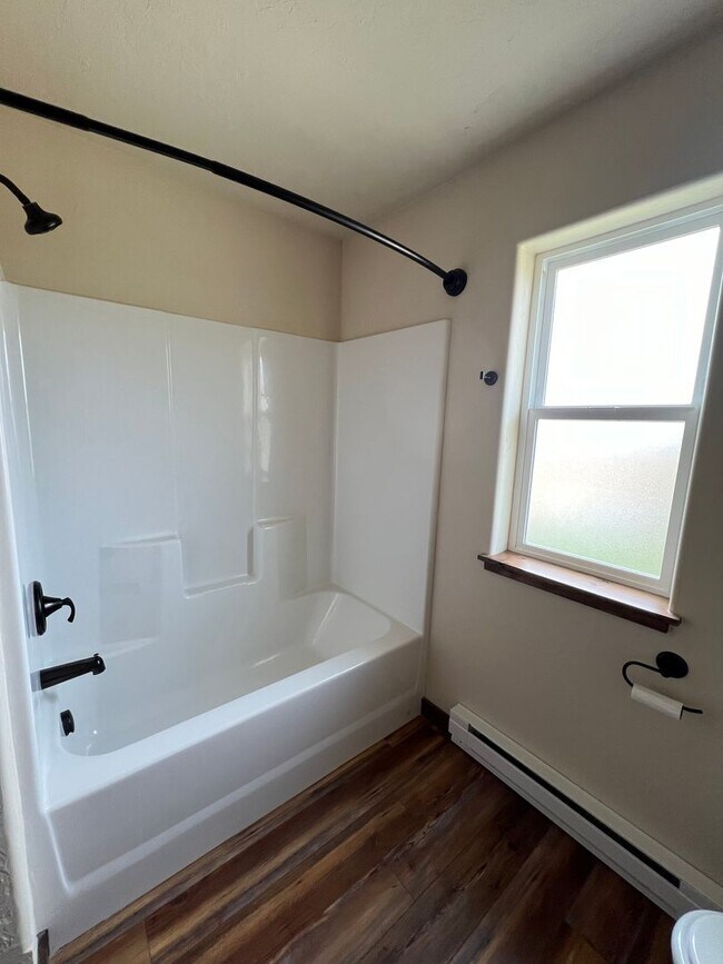 Building Photo - 5584 Windy Ridge Dr