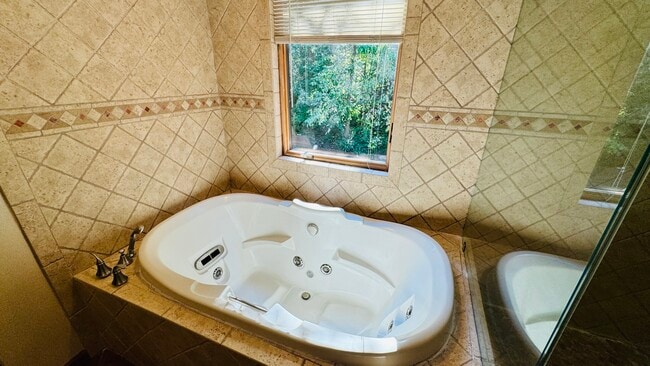 Building Photo - 96 Old Pascack Rd