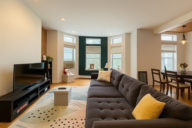 Building Photo - 390 Riverway