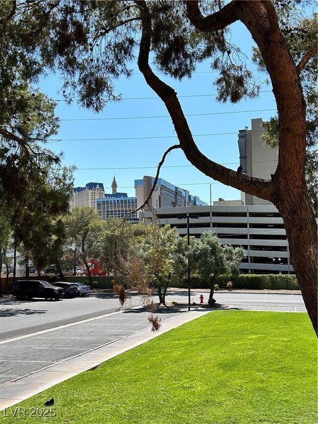 Building Photo - 220 E Flamingo Rd
