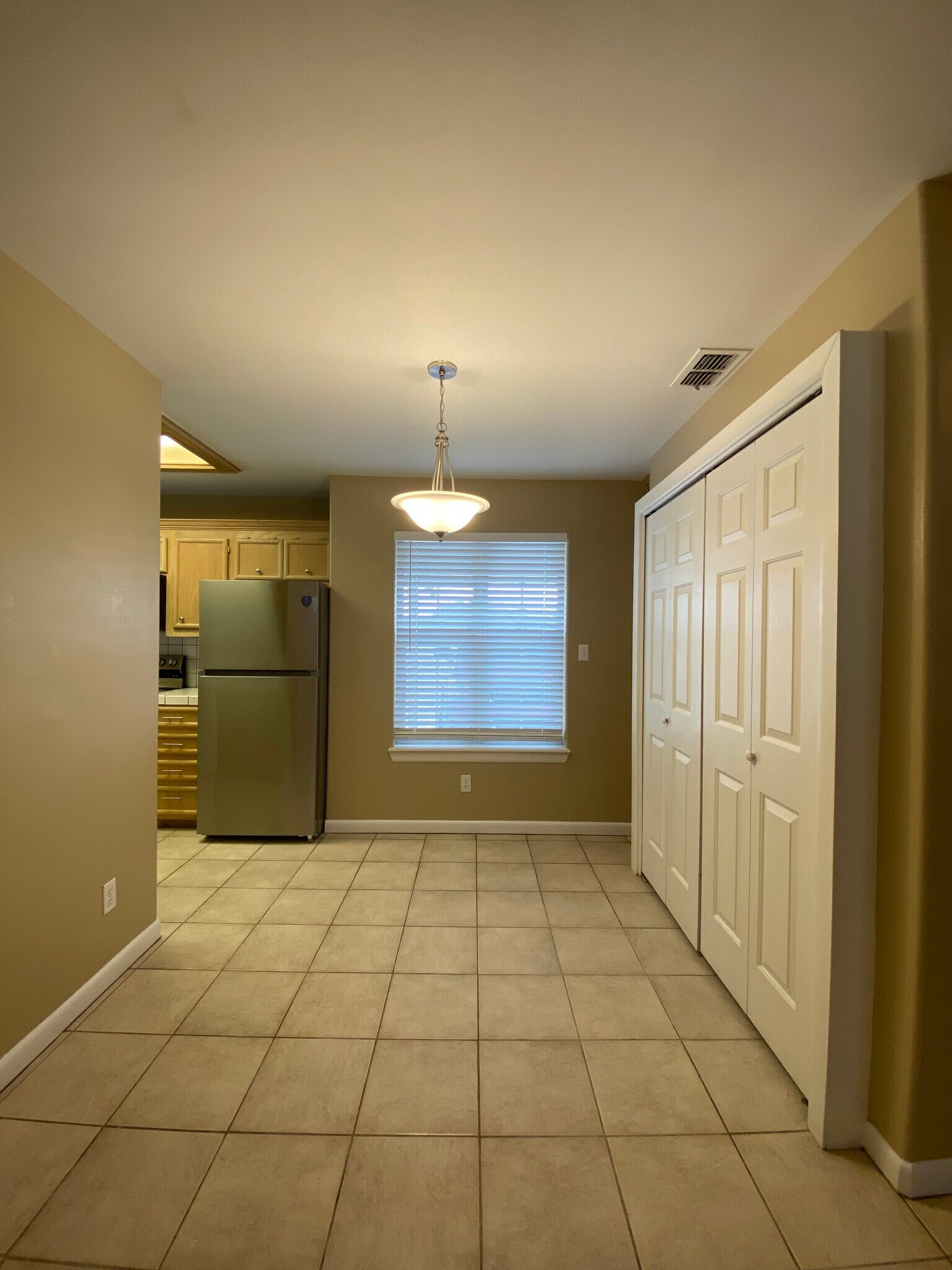 Building Photo - 1209 Swallow Ave