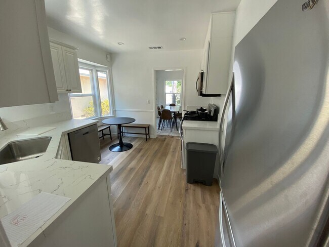Building Photo - UNFURNISHED- 3B2B House in Toluca Lake/NoHo