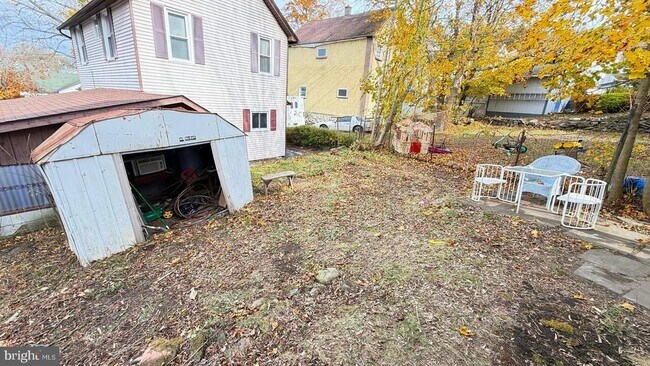 Building Photo - 6 Fern Ave