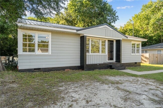 Building Photo - 821 Sandalwood Dr