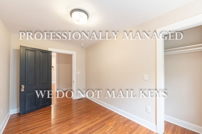 Building Photo - 321 E Branch St