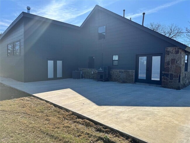 Building Photo - 353112 E 860 Rd