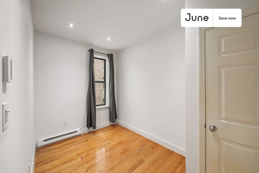 Building Photo - 235 W 109th St
