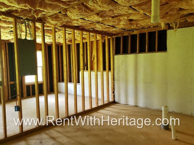 Building Photo - 179 Parkview Ln