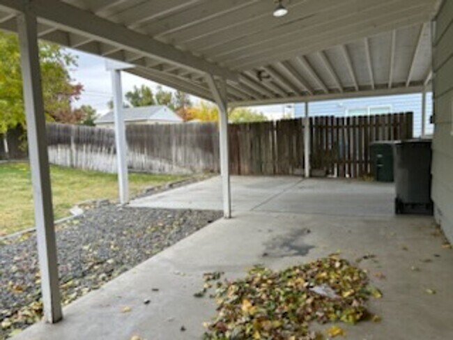 Building Photo - 224go