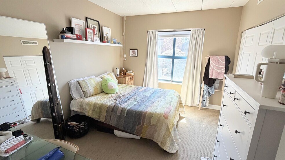 Building Photo - 170 Gore St