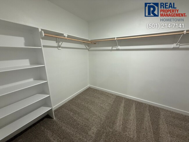 Building Photo - 110 E Fredonia Ct