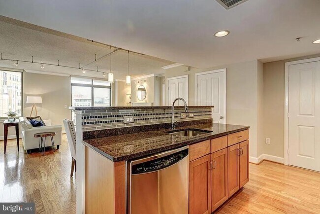 Building Photo - 1220 N Fillmore St