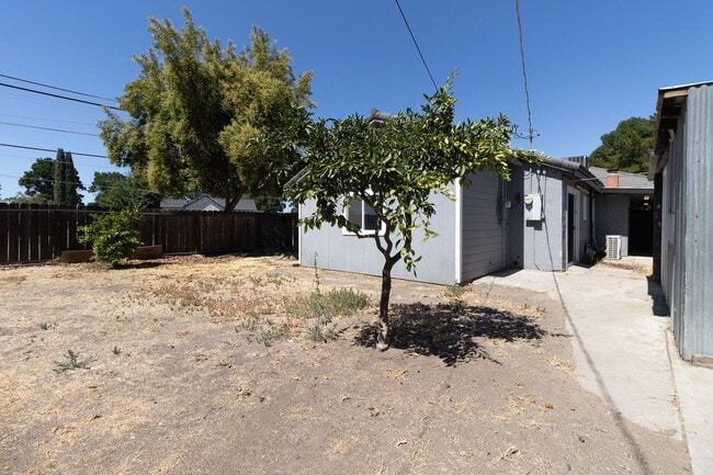 Building Photo - Newly Remodeled 2x1 in Newman!!!