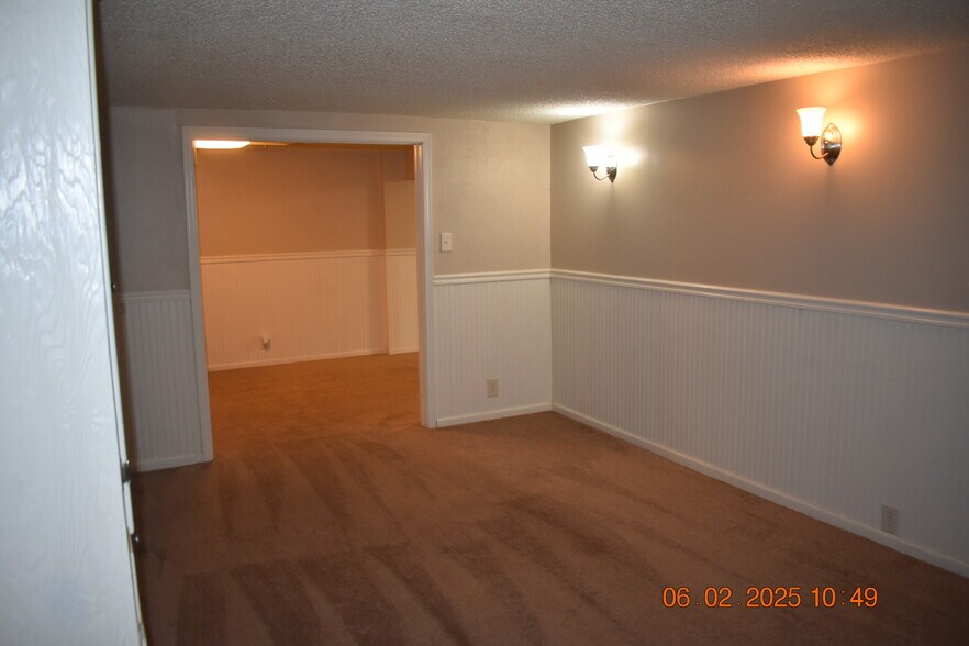 Building Photo - 711 S 68th Ave