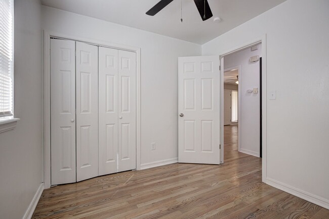 Building Photo - 1520 Brookdale Dr