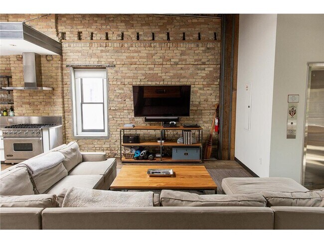 Building Photo - 211 N Washington Ave