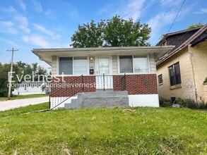 Building Photo - 2 Bed, 1 Bath Home in Saint Louis / Pet-Friendly / Vouchers Accepted / Available Now!