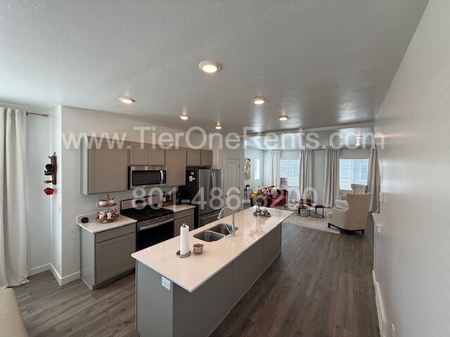 Building Photo - NO DEPOSIT option available for qualified ...